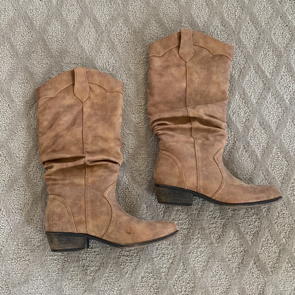 Women’s camel boots